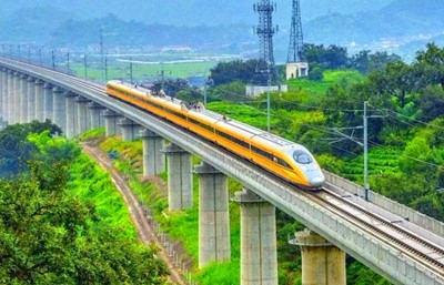 High-Speed Train in Xinjiang_.jpg