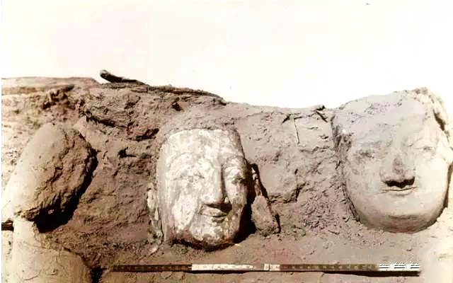 Clay statues of Buddha unearthed in Loulan.jpg