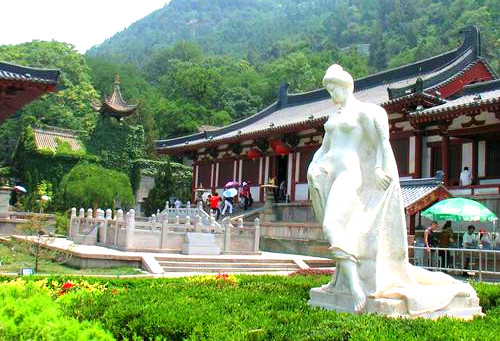 Statue of Yang Guifei.jpg