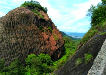 Tiger Roaring Rock