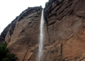 Water Curtain Cave