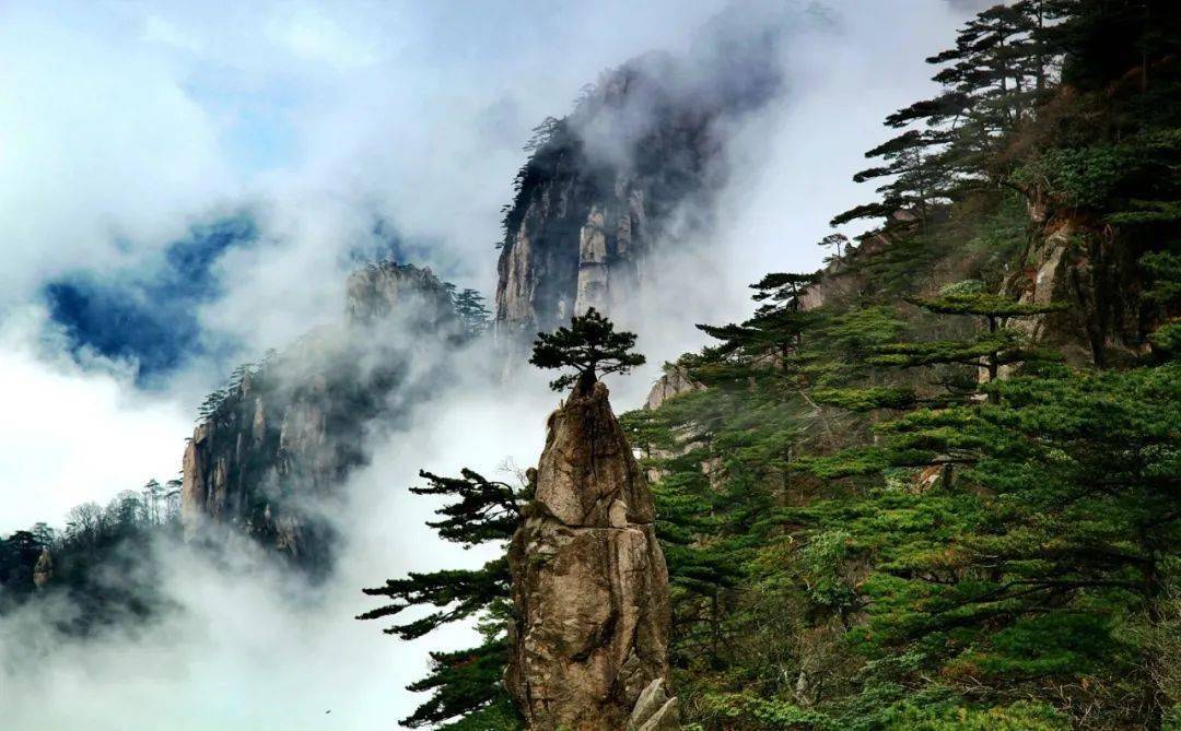 Huangshan Bizarre Rocks