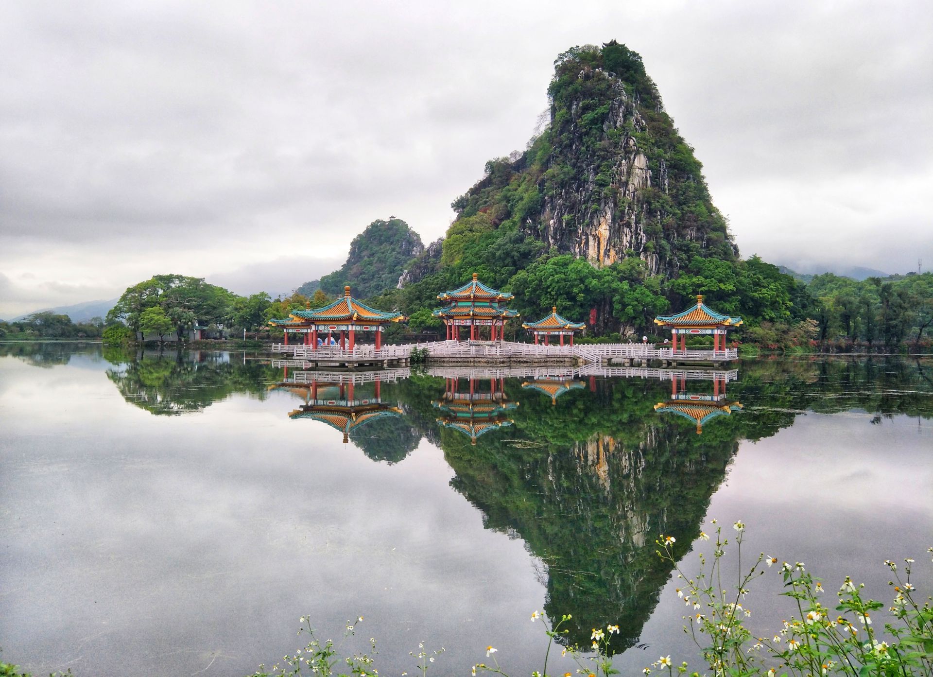Star Lake Zhaoqing.jpg