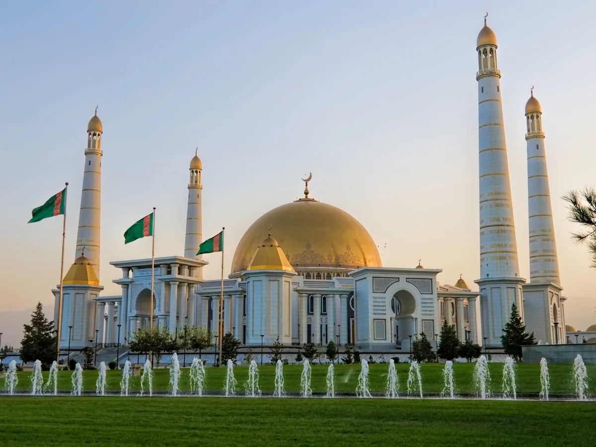 Türkmenbaşy Ruhy Mosque-1.jpg